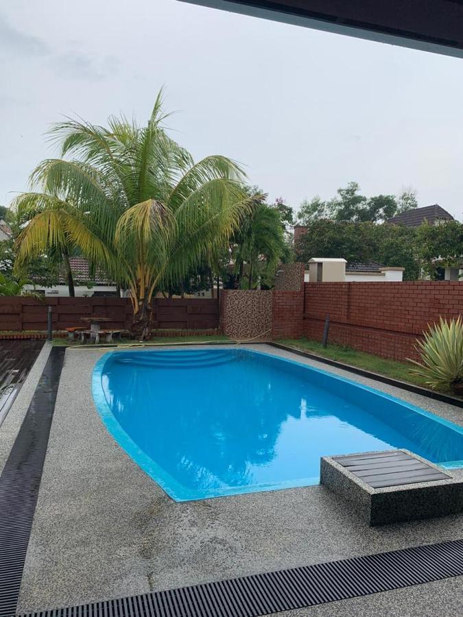 Villa With Private Swimming Pool Malacca Exterior photo