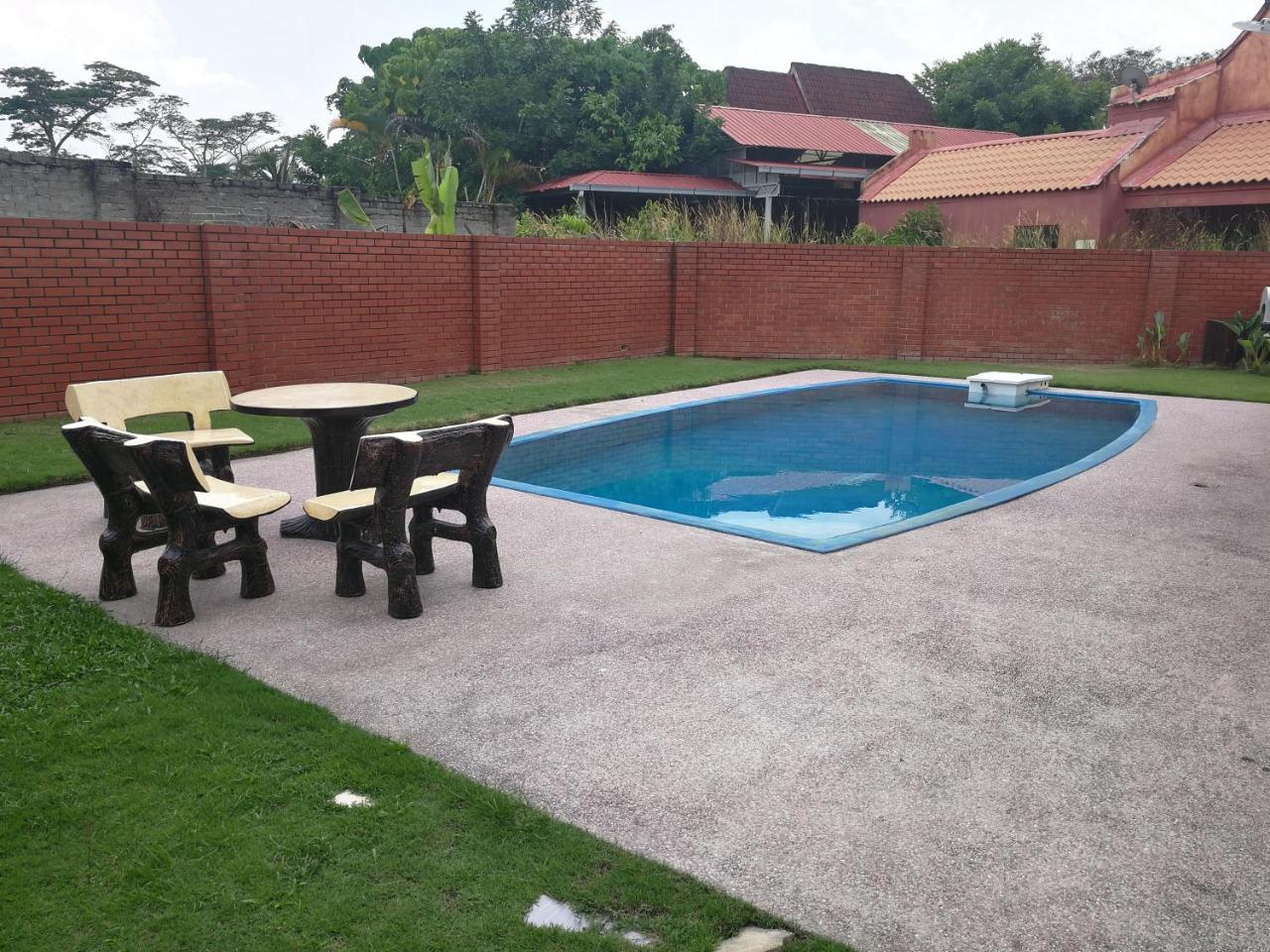 Villa With Private Swimming Pool Malacca Exterior photo